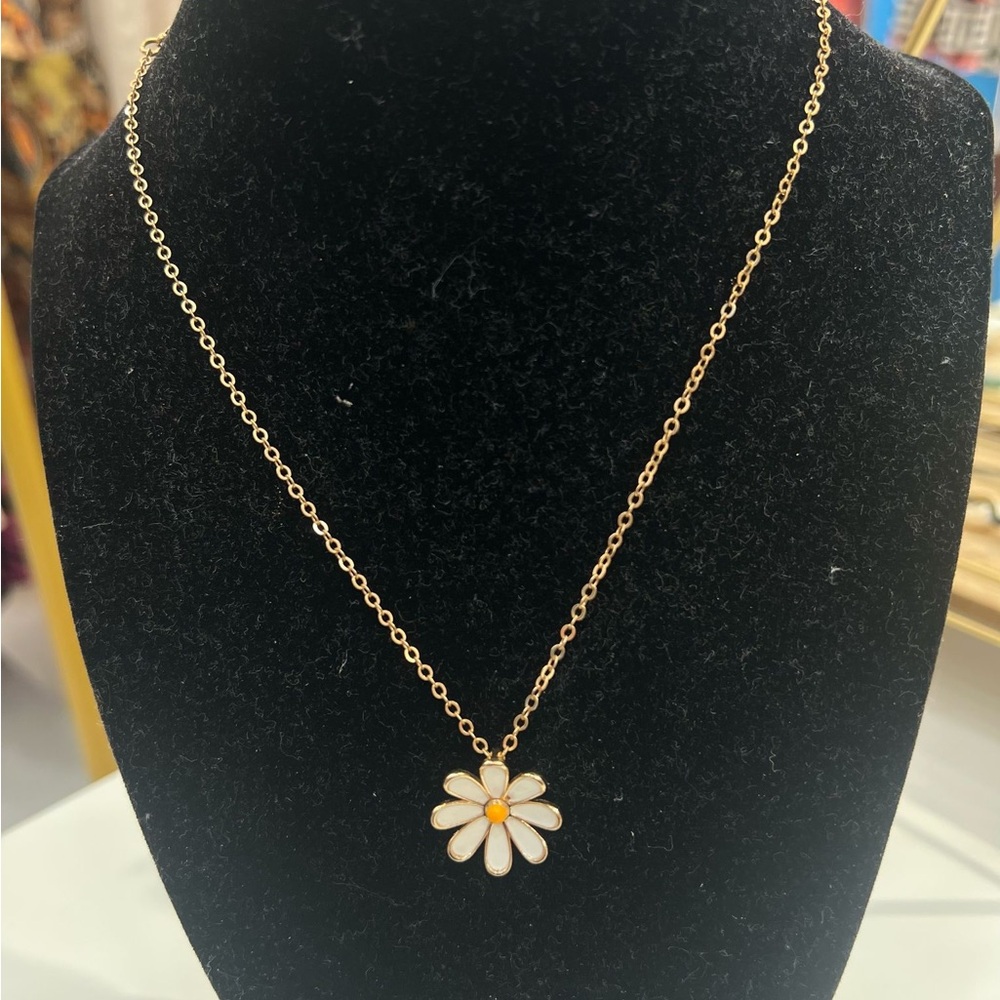 Gold and White Daisy Pendant Necklace